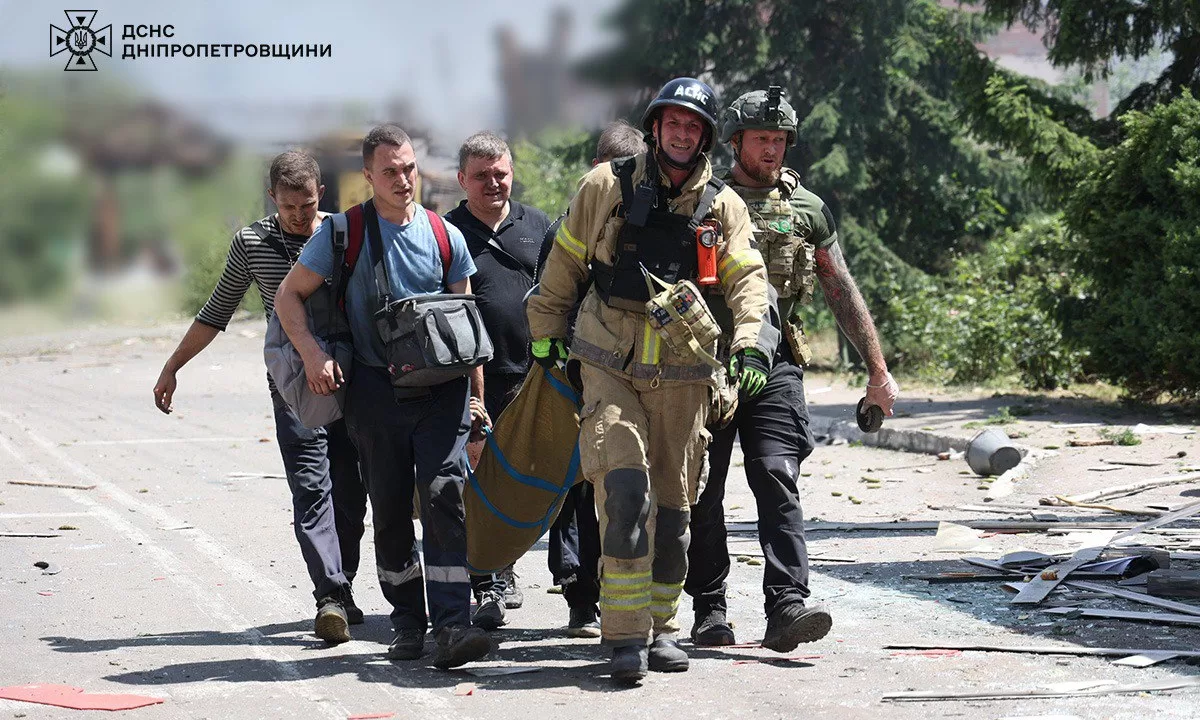 Число погибших в Днепре увеличилось до 17 человек / Фото: ГСЧС