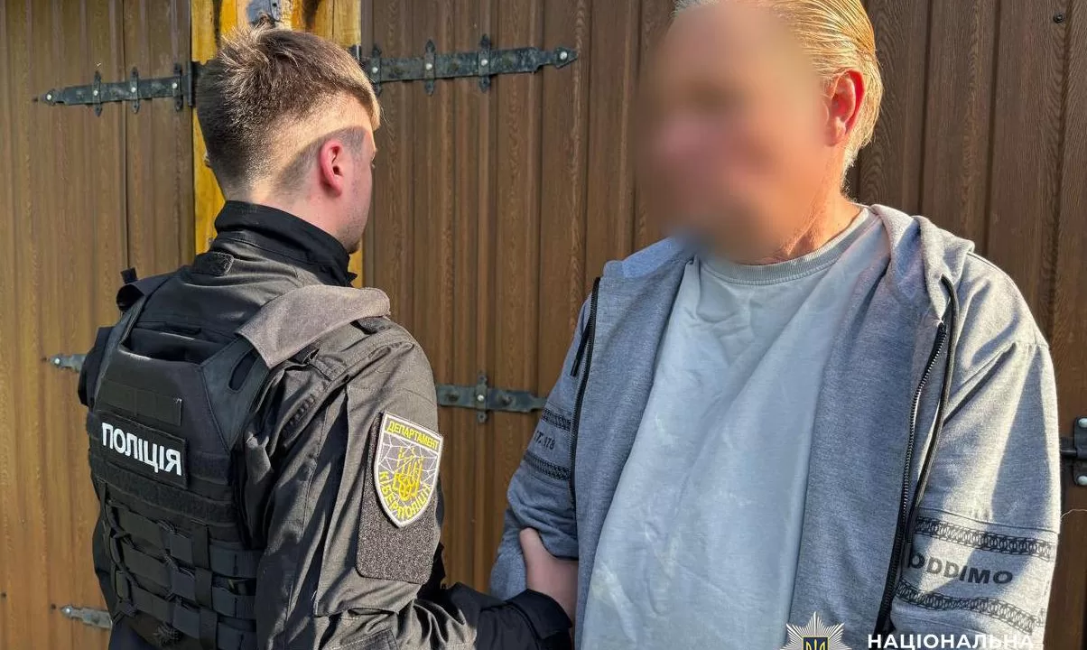 Задержание подозреваемого в развращении детей американца на Киевщине / Фото: Департамент киберполиции