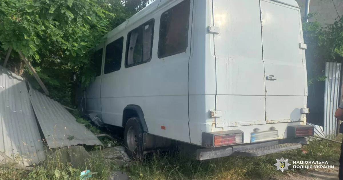 Возле Львова пассажирский бус попал в ДТП / Фото: Полиция Львовской области