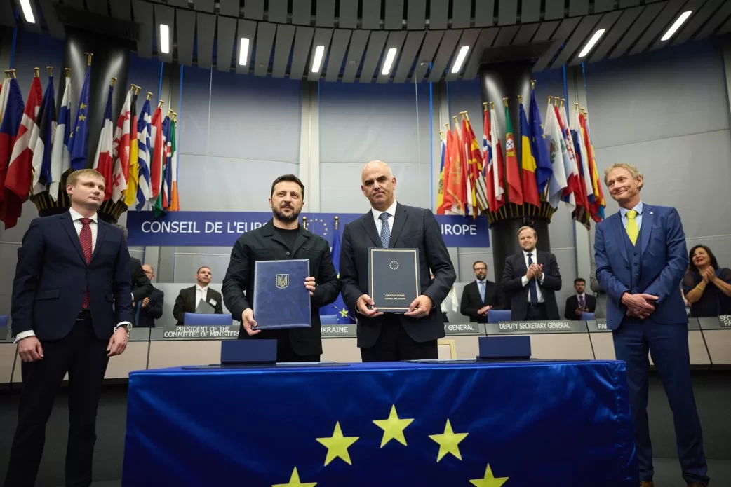 Президент Украины Владимир Зеленский и генеральный секретарь Совета Европы Ален Берсе подписали соглашение о создании Спецтрибунала / Фото: ОП