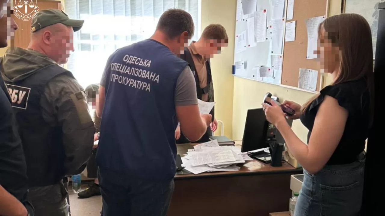 Prosecutors have notified four officers of the military unit who organised the fictitious service of ‘dead souls,’ causing losses to the state in the amount of 7.7 million hryvnias, of their suspicion / Photo: Office of the Prosecutor General