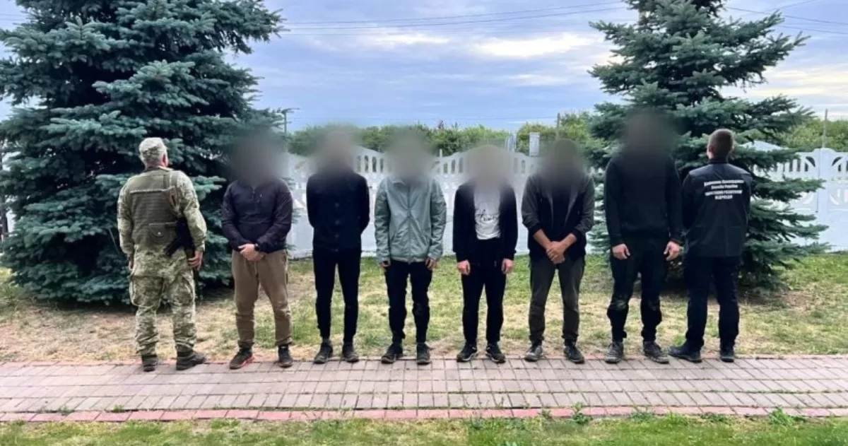 Поблизу кордону з Угорщиною прикордонники зупинили групу порушників / Фото ДПСУ