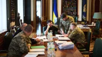 President Volodymyr Zelenskyy holds a meeting with military officials / Photo: Office of the President