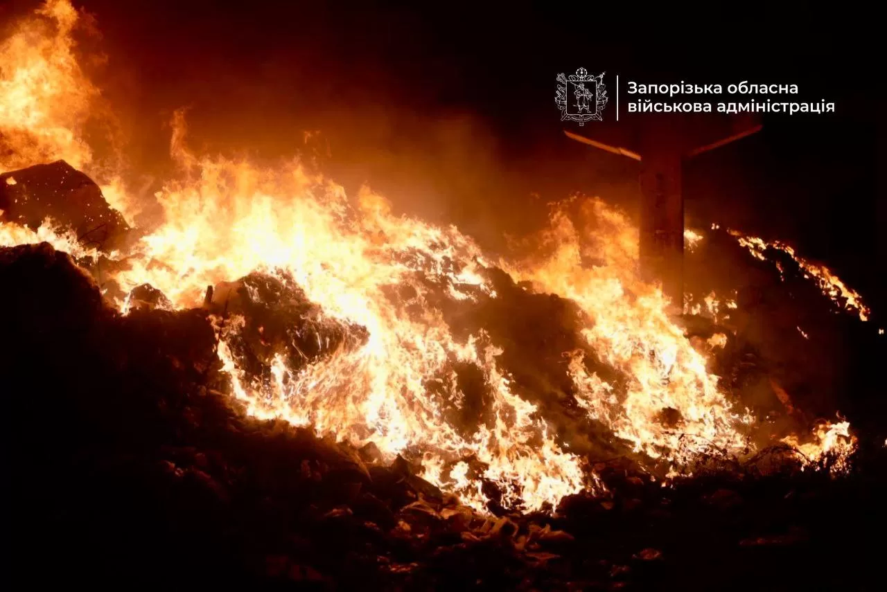 Росіяни обстріляли Запоріжжя: виникла пожежа на підприємстві