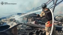 Рятувальники ліквідовують наслідки удару по Нікополю. 10 липня 2024. Ілюстративне фото / Фото ДСНС