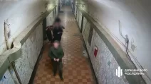 Под подозрением оказались бывший руководитель изолятора, двое оперуполномоченных, дежурный помощник начальника, старший по корпусу и двое младших инспекторов / Скриншот видео