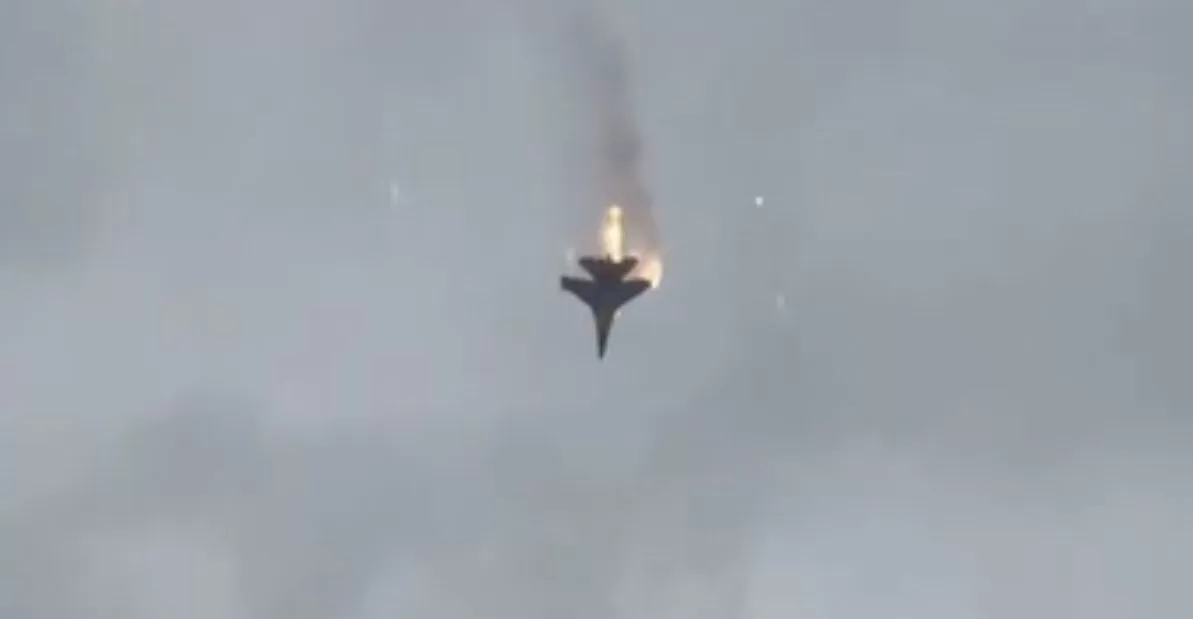 Момент падіння російського Су-27 біля тимчасово окупованого Севастополя у 2024 році / Кадр з відео
