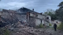 Последствия попадания дроном-камикадзе типа "Герань-2" в боксы СТО в Харькове 2 июля 2025 / Скриншот с видео Харьковской областной прокуратуры