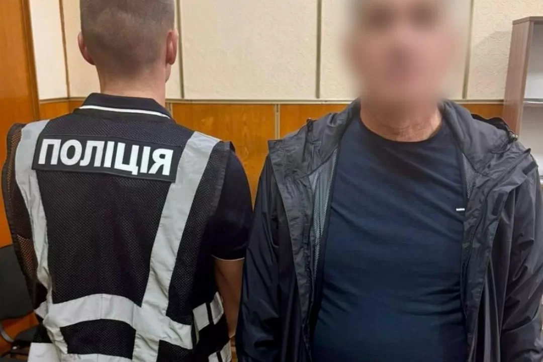 Полицейские Киева задержали мужчину, который ударил заслуженную артистку Украины из-за конфликта во время движения в такси / Фото: НПУ