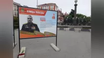 Flowers near Gudkov's portrait / Photo from X @666_mancer
