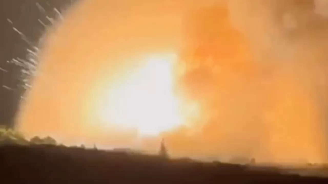 В Харцызске взорвали склад боеприпасов / Скриншот видео