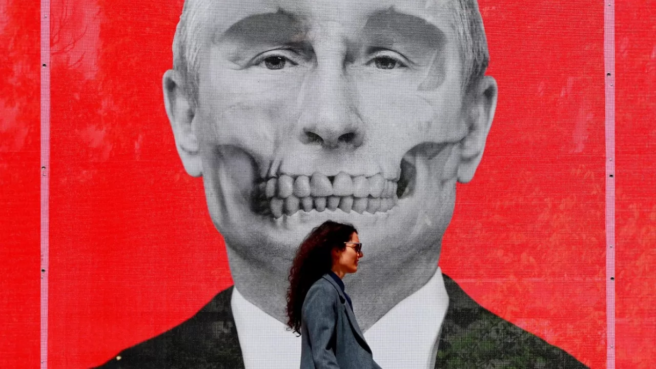 Иллюстративное фото с уличной выставки в Бухаресте / Фото EPA