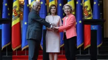 Председатель Европейского совета Антониу Кошта, президент Молдовы Майя Санду и председатель Европейской комиссии Урсула фон дер Ляйен на первом саммите Молдова-ЕС в Кишиневе, 4 июля 2025 / фото Reuters