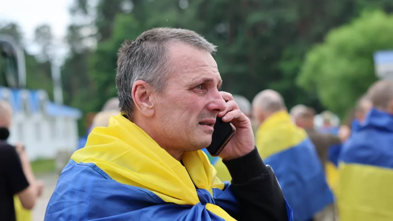 Наші люди вдома. Більшість із них перебувала в російському полоні ще з 2022 року / Фото Офіс президента