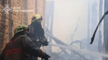 Рятувальники ліквідували пожежу у Кременчуці після удару по будівлі ТЦК / Фото ДСНС