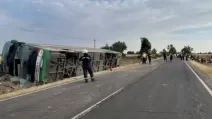 В автобусі було 77 людей — двоє водіїв, учасники та супровід ансамблю зі Львова, який їхав на фестиваль до міста Охрид / Фото police.hu