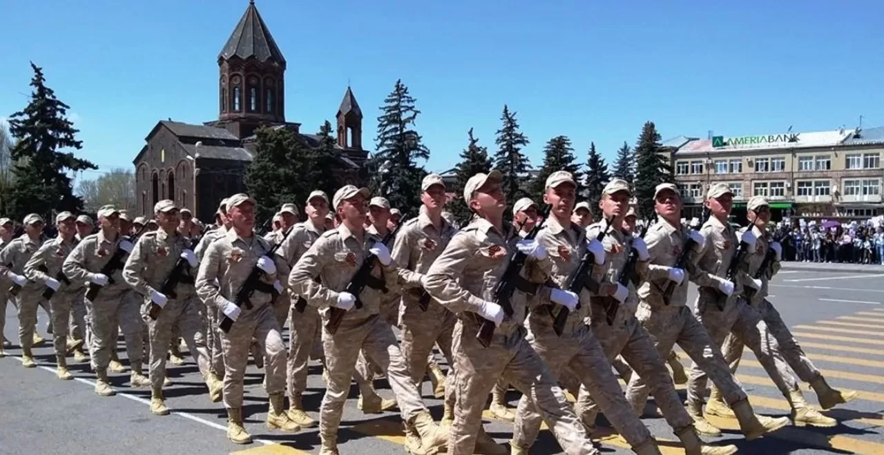 Російські військові в місті Ґюмрі у Вірменії / Фото: X / Генеральне консульство РФ у Ґюмрі