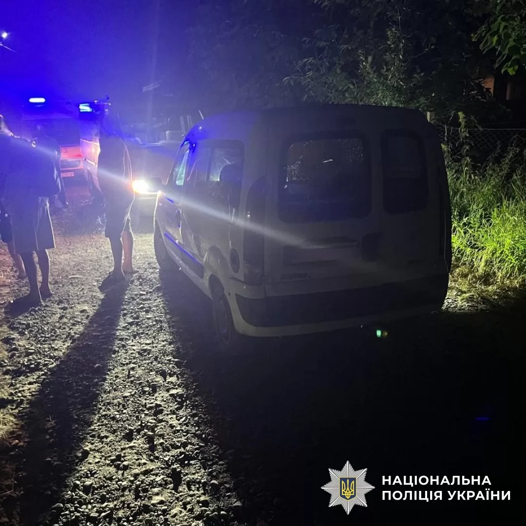 На Прикарпатті чоловік вистрелив у машину односельця та поранив дитину