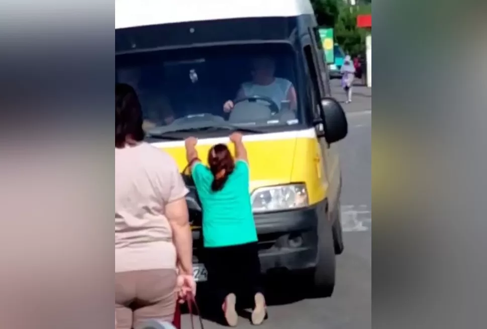На Харківщині мати військовозобов'язаного після конфлікту з ТЦК потрапила в лікарню / Скриншот