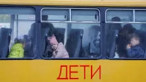 Автобус з дітьми, що прямував з окупованого Херсона. Жовтень 2022 року / Фото: Reuters