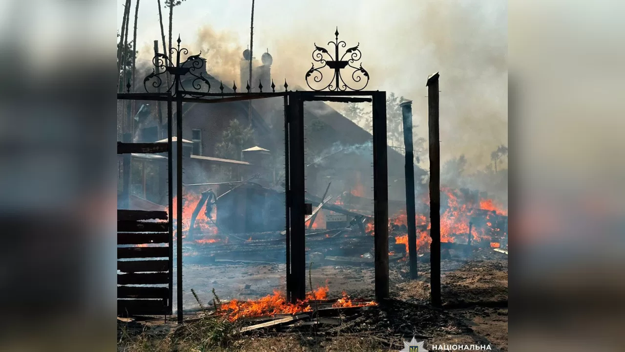 Наслідки ракетного удару / Фото: ГУНП в Харківській області