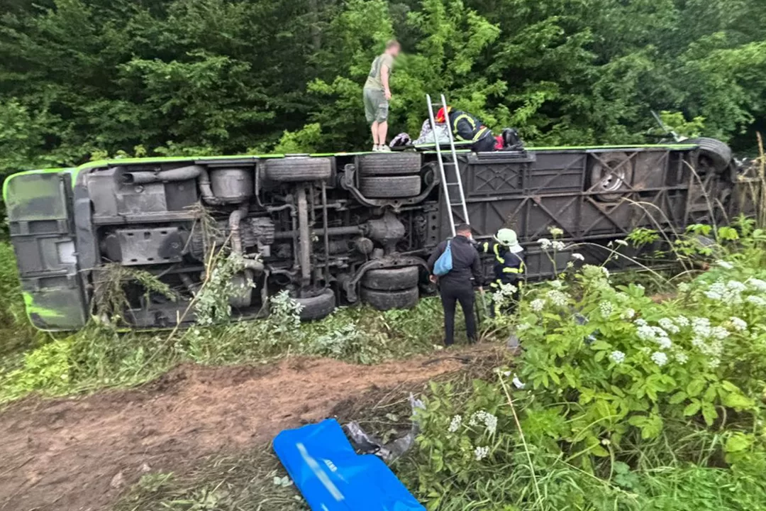 На Львівщині в ДТП потрапив автобус із дітьми / Фото: ГУНП у Львівській області