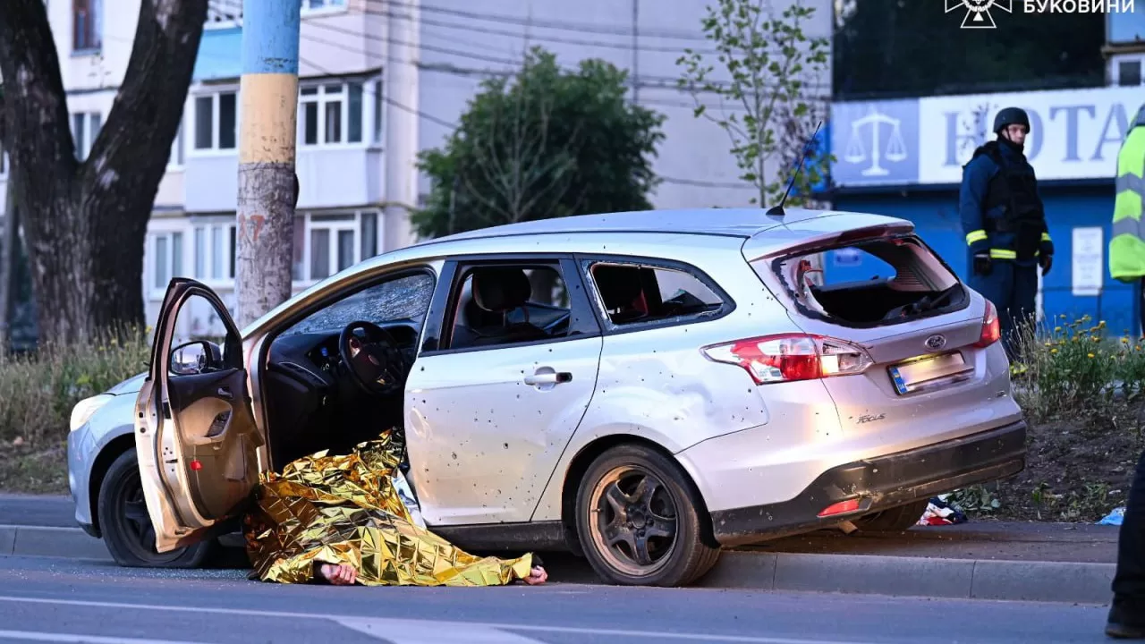 Наслідки російської атаки: вбита людина у Чернівцях / Фото ДСНС