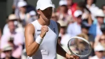 Ига Швёнтек во время матча с Амандой Анисимовой / Фото с X @Wimbledon