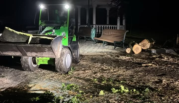 Харків і область оговтуються після буревію: зруйновані дахи, сотні повалених дерев, є загибла і постраждалі
