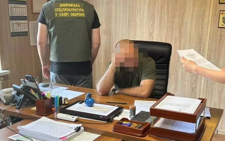 На Дніпропетровщині заступника начальника в/ч та його підлеглого підозрюють у схемі з виплатами / Фото: Спецпрокуратура Східного регіону