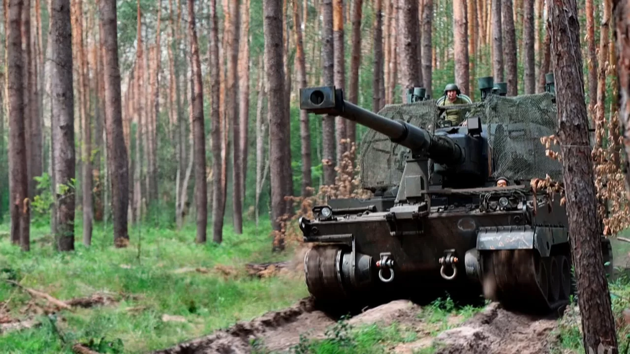Krab self-propelled artillery system in a forested area in one of the frontline areas / Photo: General Staff of the Armed Forces of Ukraine