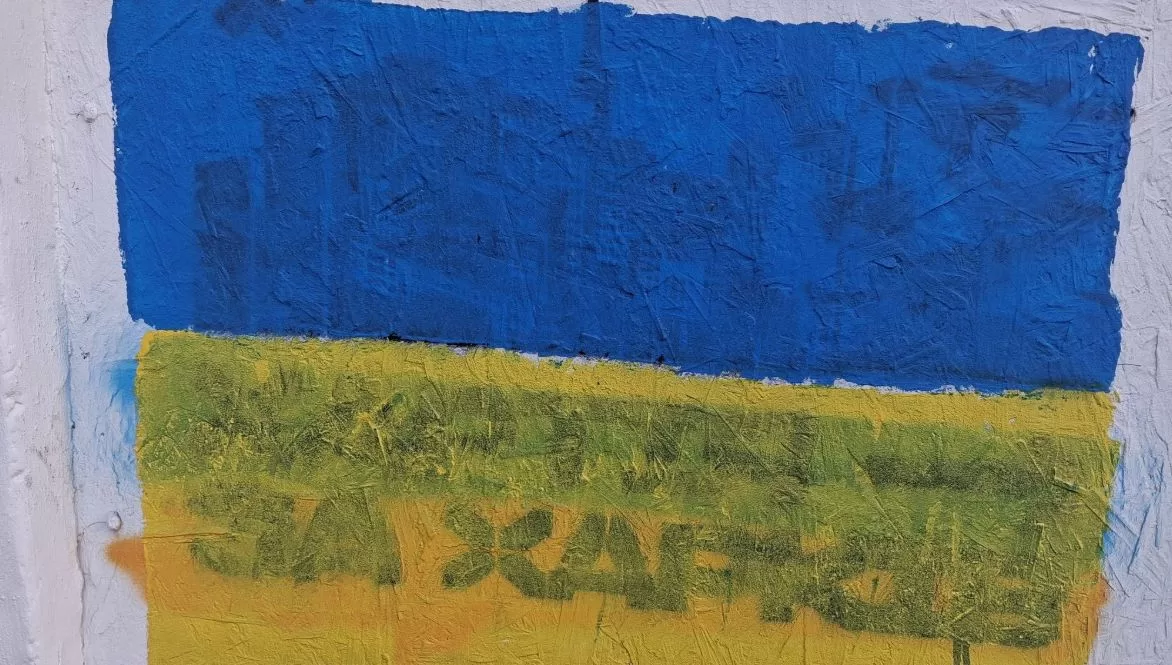 Замальоване графіті зі слоганом «”Хартія” за Харків» / Фото: Facebook/Vsevolod Kozhemyako