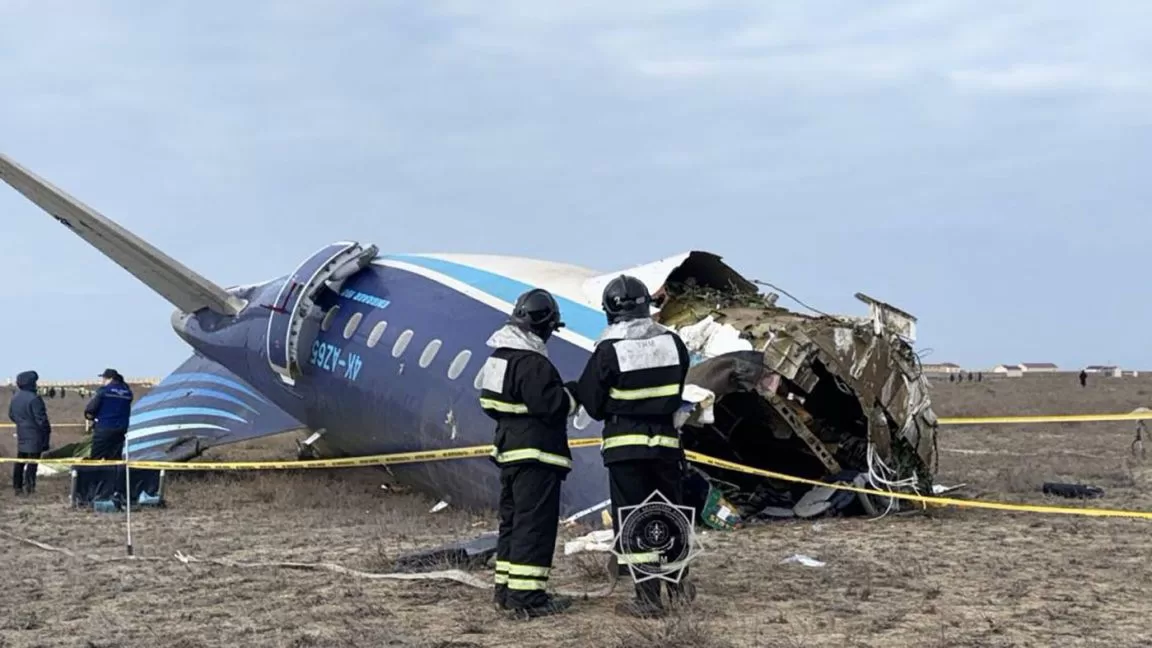 Літак авіакомпанії Azerbaijan Airlines (AZAL) зазнав катастрофи поблизу казахстанського міста Актау / Фото з відкритих джерел
