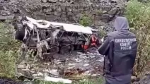 Автобус зірвався з обриву в Якутії / Кадр з відео