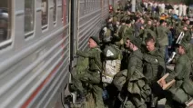 Російські солдати на вокзалі / Фото: AP