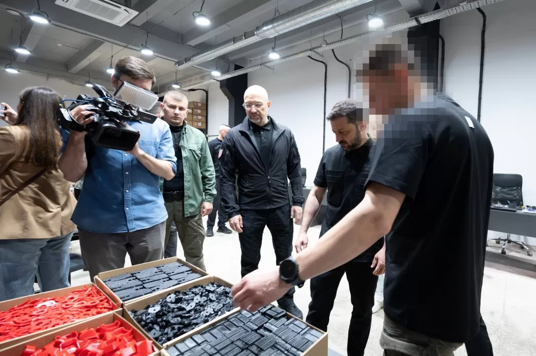 Володимир Зеленський поспілкувався з виробниками дронів / Фото: ОП