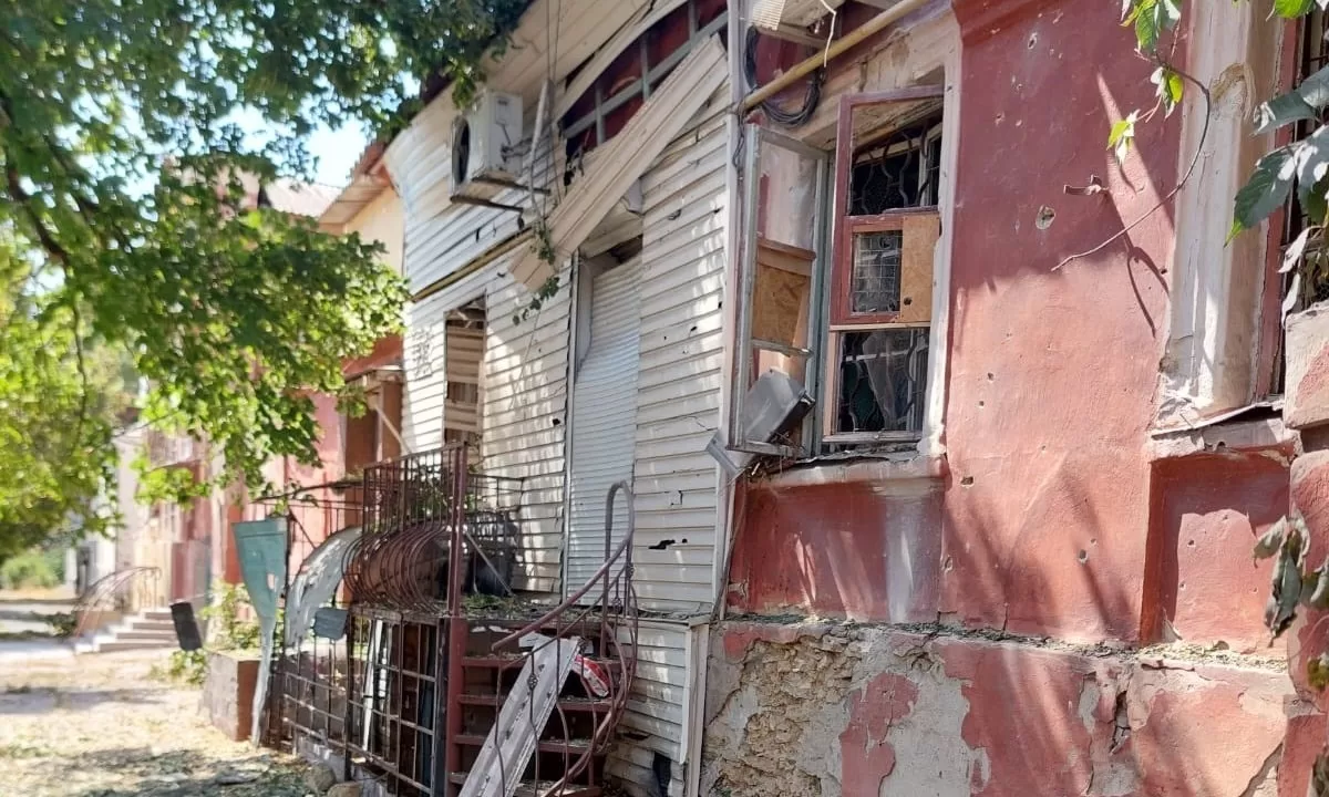 Зруйновані обстрілами будівлі / Фото: ГУНП в Херсонській області