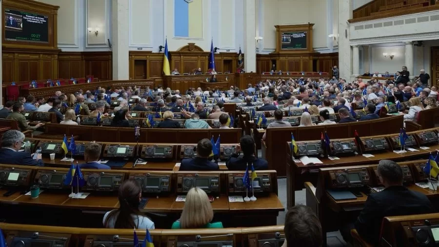 Народные депутаты во время заседания парламента / Фото: Верховная Рада Украины