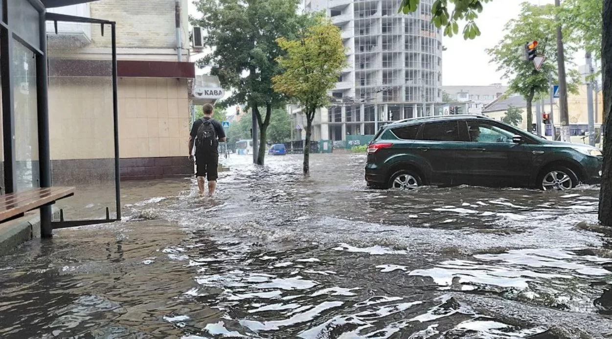 Затопленные улицы в Житомире, 29 июля 2025 года / Фото: Суспільне