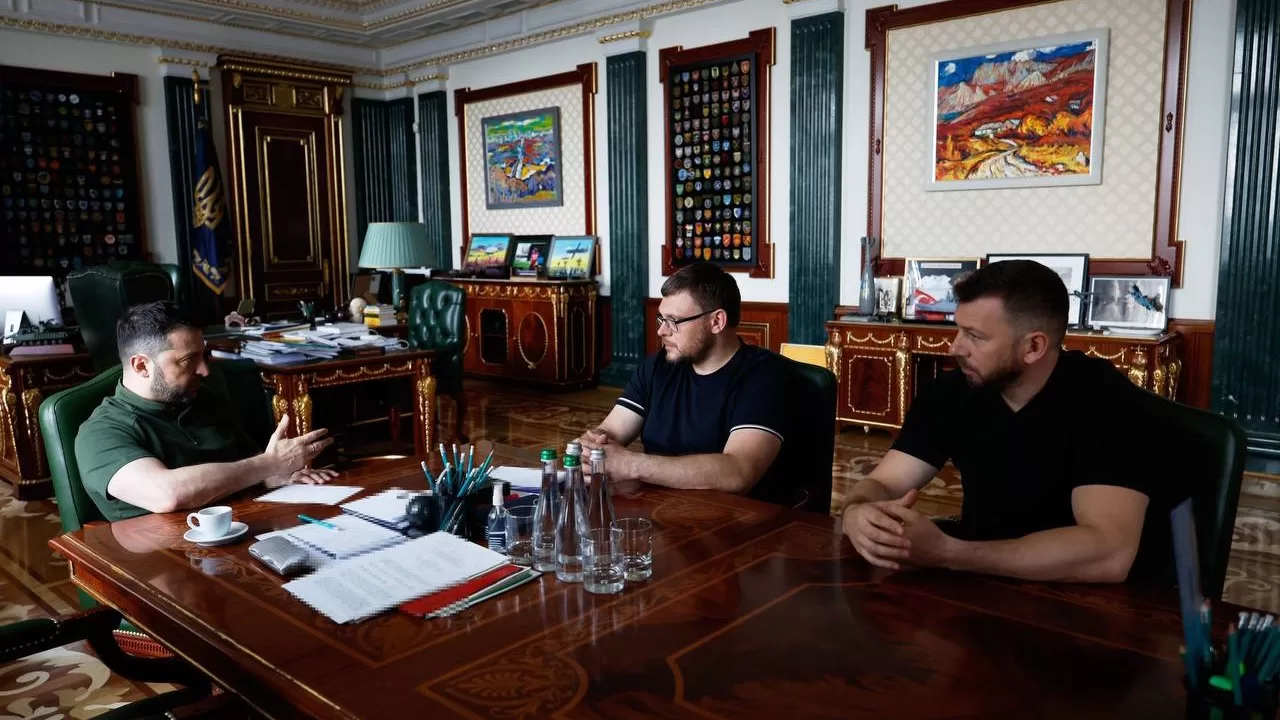 Під час доповіді директора НАБУ Семена Кривоноса та очільника САП Олександра Клименка президенту Володимиру Зеленському / Фото Офіс президента