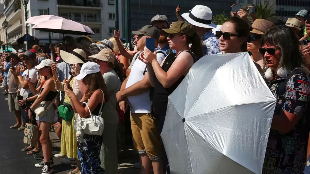 Історично пікове споживання електроенергії припадало на зиму, але ця тенденція «може змінитися» / Фото EPA