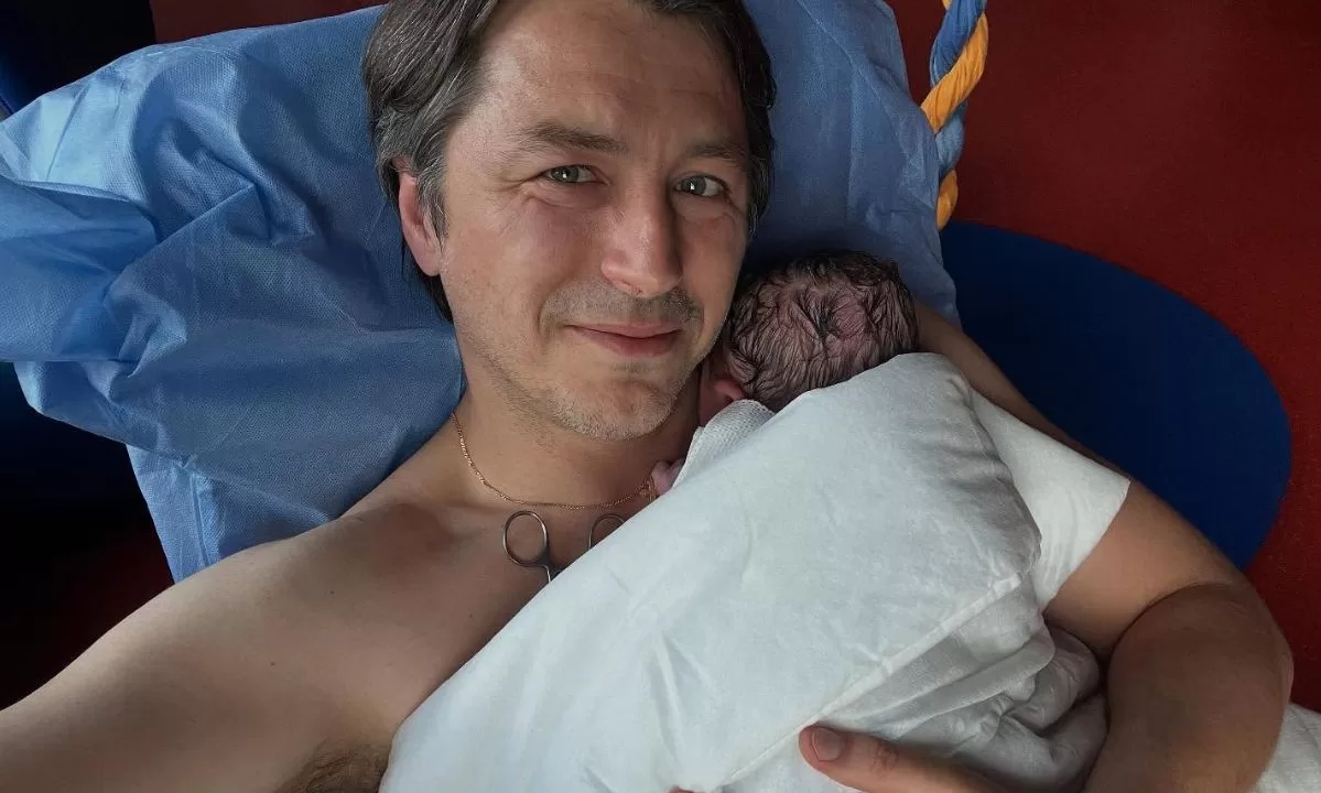 Сергей Притула с новорожденным сыном / Фото: siriy_ua / Instagram