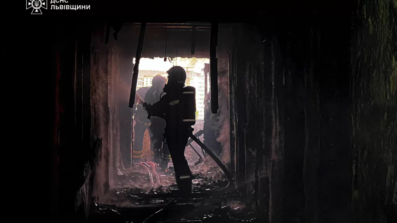 У Львові ліквідували пожежу в готелі / Фото: ДСНС