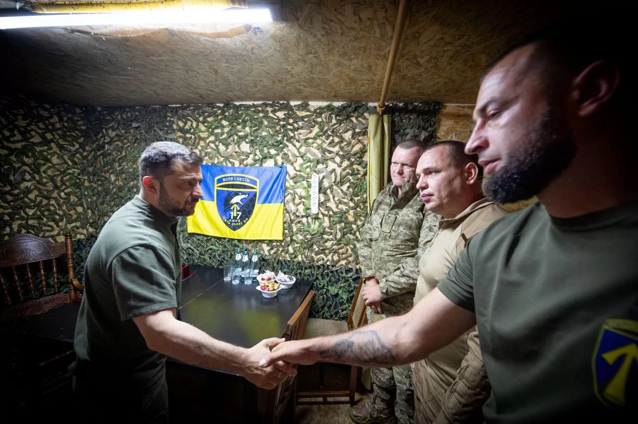 Зеленський відвідав воїнів на Вовчанському напрямку та поранених захисників у Харкові