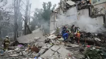 Зруйнований будинок у Києві 31 липня / Фото: AP