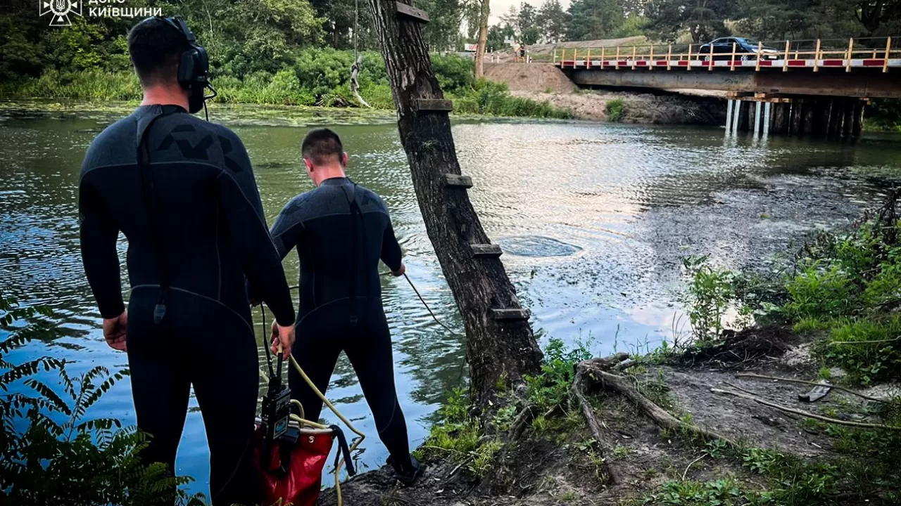 Спасатели на месте гибели 18-летнего юноши в Киевской области / Фото: ГСЧС