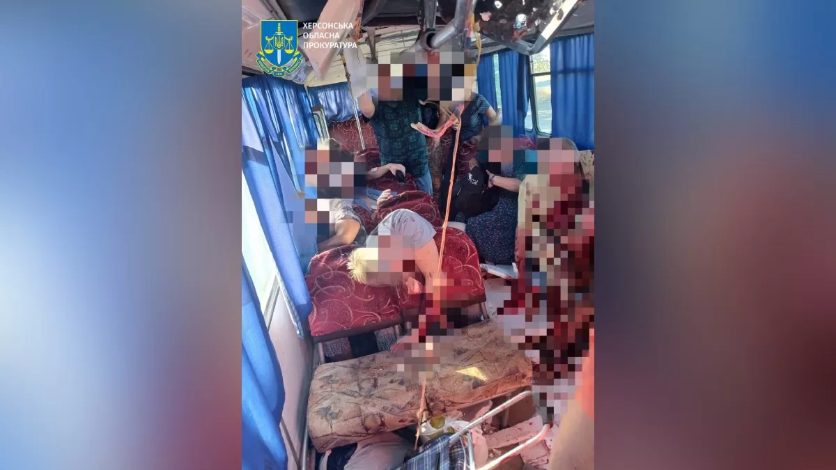 The occupiers attacked a bus in the city of Kherson with a drone: as of 10:20 a.m., two people were killed and 16 civilians were injured / Photo: Kherson Regional Prosecutor's Office