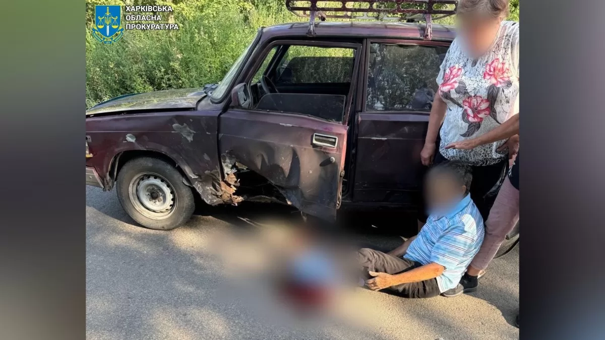 Наслідки влучання дрона у цивільний автомобіль / Фото Харківська обласна прокуратура
