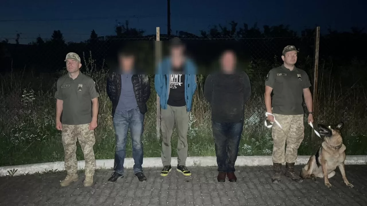 На Закарпатті затримали трійко правопорушників, які намагалися горами перейти до Словаччини / Фото з Facebook Західне регіональне управління Держприкордонслужби України