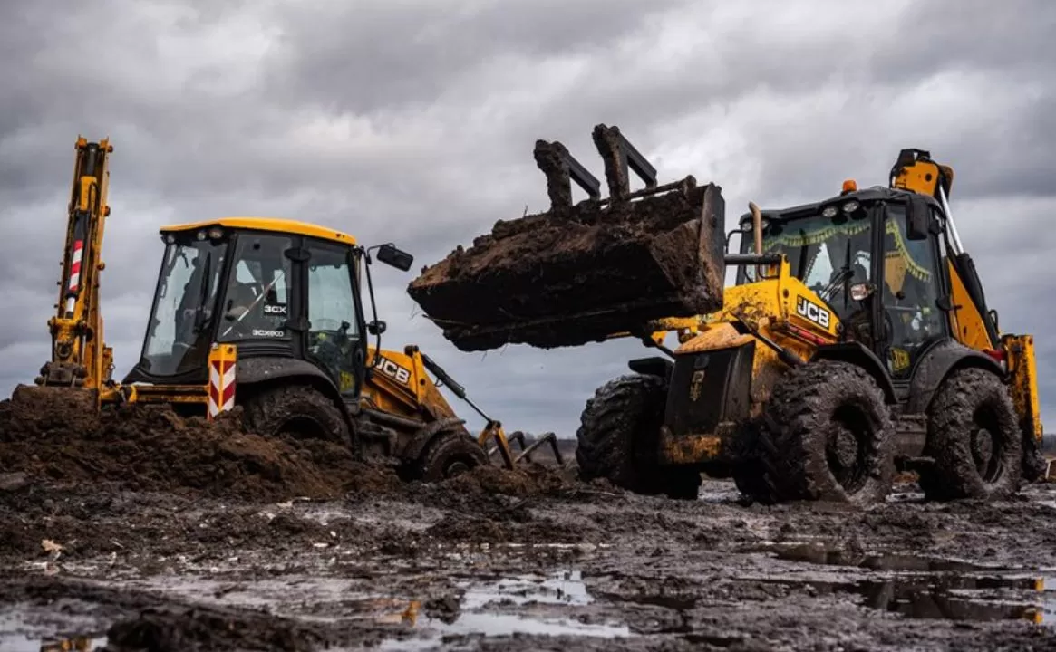 Спорудження фортифікацій на Харківщині / Фото: Командування Об'єднаних Сил ЗСУ